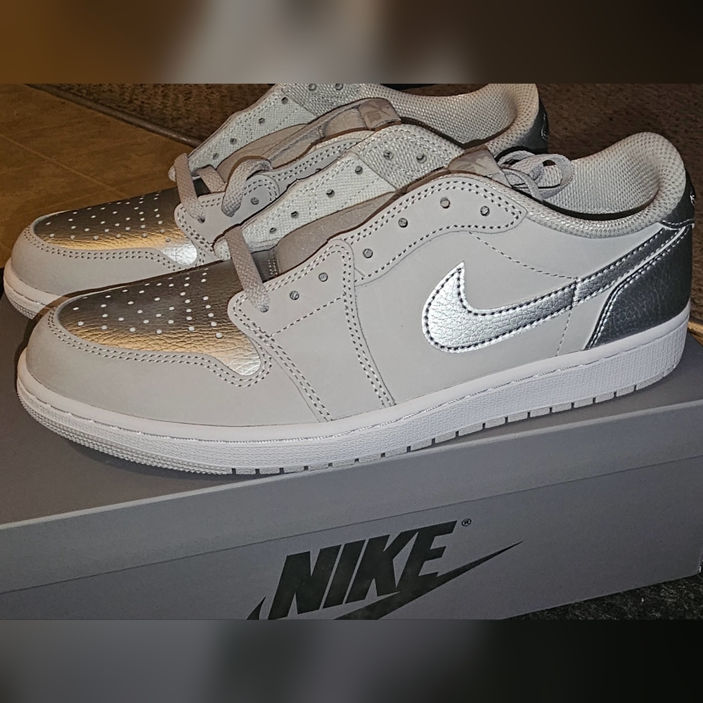 Air Jordan Retro 1 Low OG Men's 10.5 NEW!!!